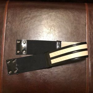 WHITEHOUSE BLACK MARKET beautiful two tone belt